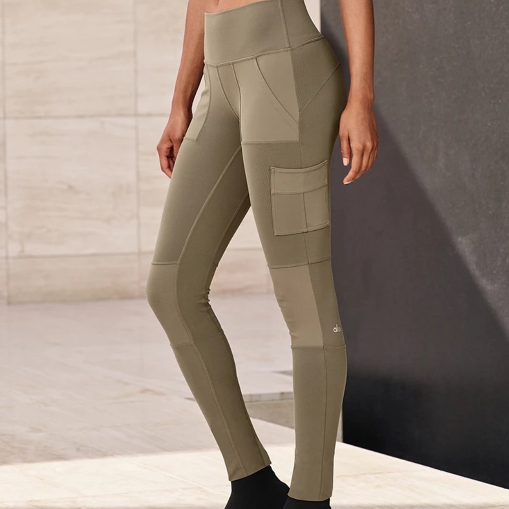 🆕 Without Tags ALO YOGA High Waist Cargo Olive Legging Size XS